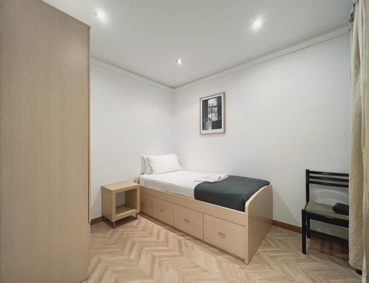 Stay U-Nique Apartments Calabria Барселона Екстериор снимка