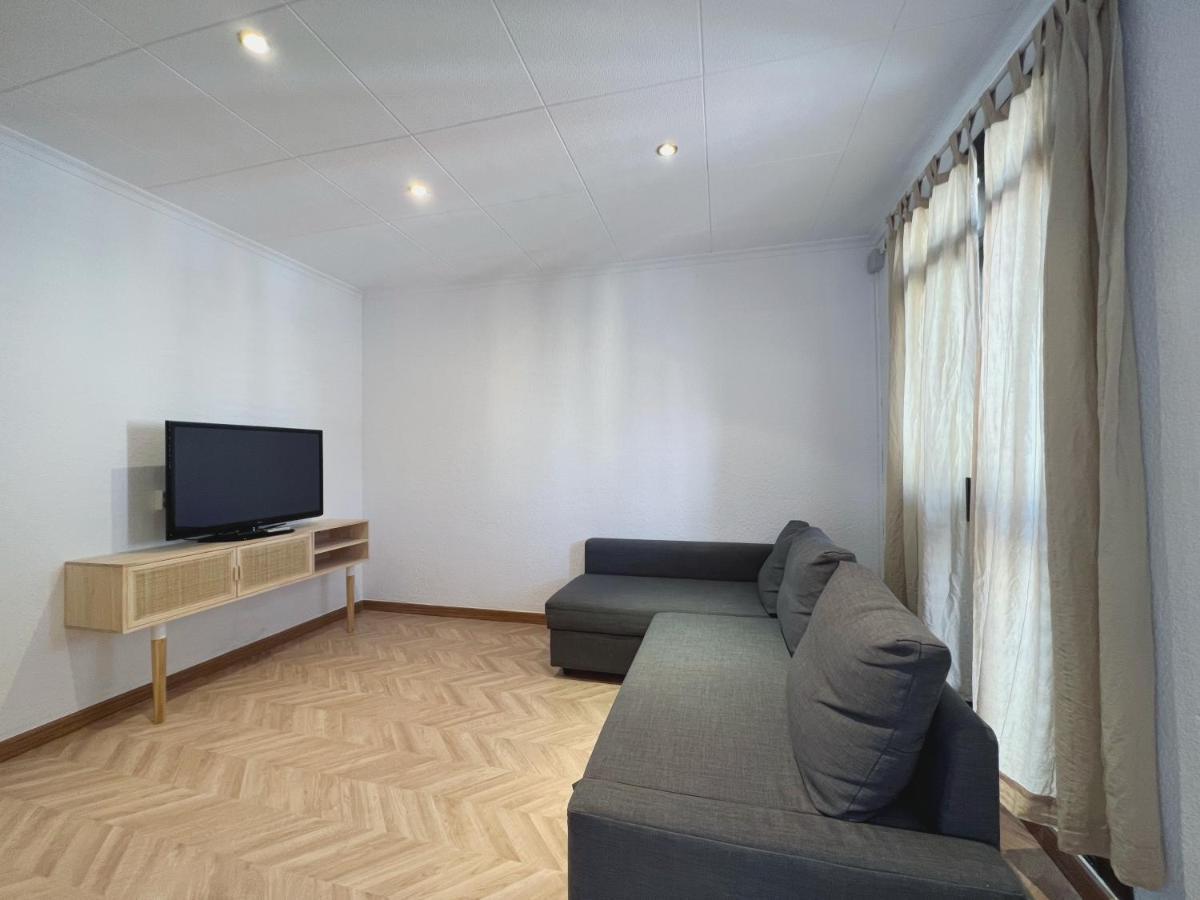 Stay U-Nique Apartments Calabria Барселона Екстериор снимка