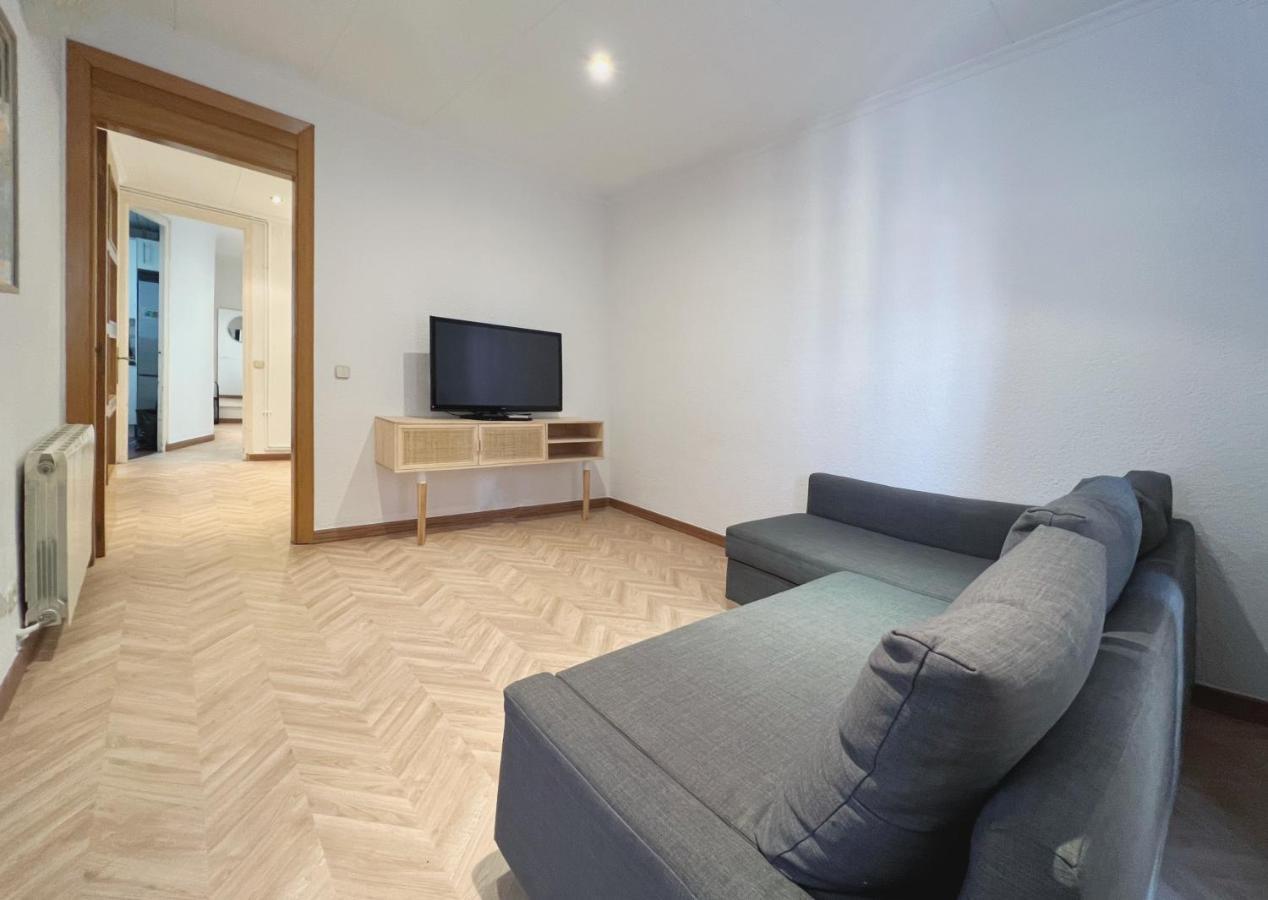 Stay U-Nique Apartments Calabria Барселона Екстериор снимка