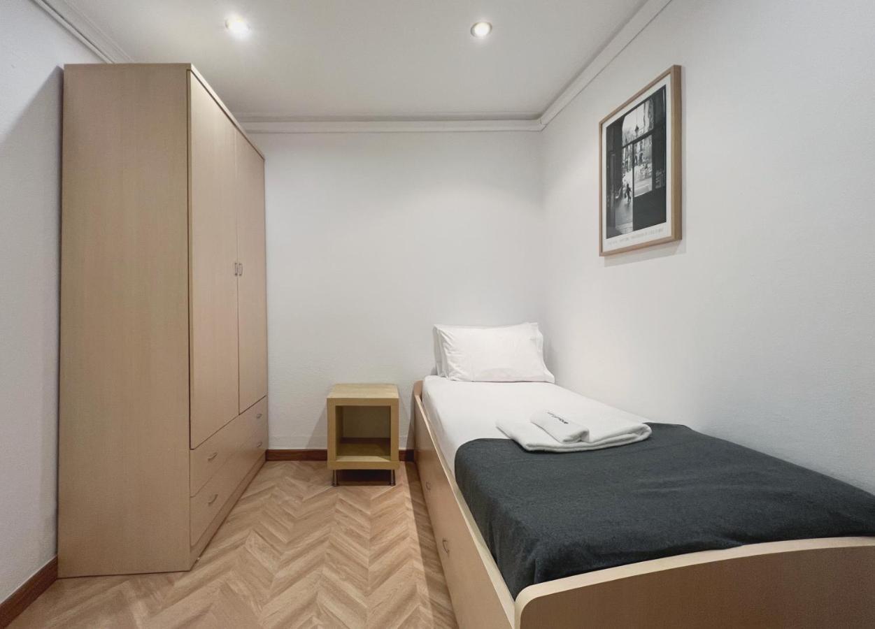 Stay U-Nique Apartments Calabria Барселона Екстериор снимка